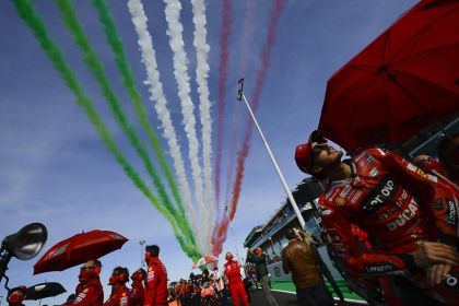 volledig verzorgde vliegreis motogp misano san marino inclusief hotel en tickets